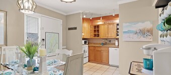 2BR Townhome w/Comm Pool | Patio | Grills | Stocked Kitchen | King Bed | Extended Stay Welcome