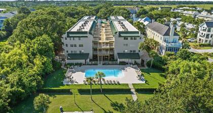 Beachfront Top Floor Condo | Pool | Elevator | Balcony | Beach Gear | Ground-Level Storage