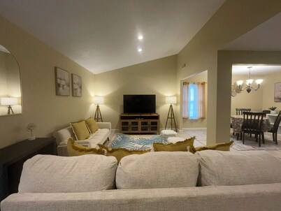 3BR Townhome Steps from VSU – Sleeps 10, Full Kitchen