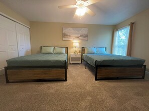 3 Schlafzimmer, Schreibtisch, Bügeleisen/Bügelbrett, WLAN