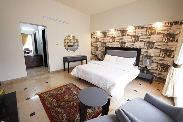 1 bedroom, iron/ironing board, WiFi, bed sheets - Peaceful and Private Deluxe room for families. Only 2 minute walk from market. (Islamabad)