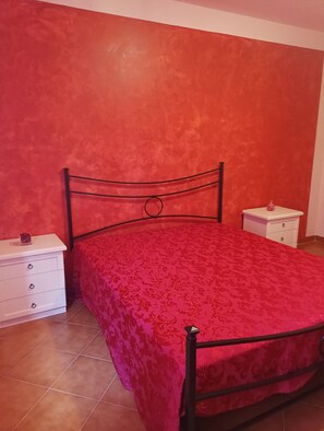 3 bedrooms, iron/ironing board, bed sheets