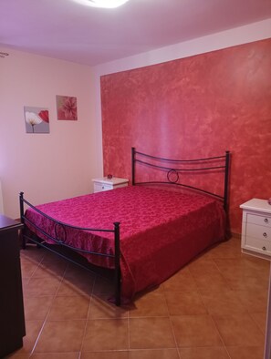 3 chambres, fer et planche à repasser, draps fournis