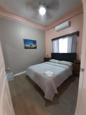 2 bedrooms, iron/ironing board, WiFi, bed sheets - Charming hotel with 2 bedrooms and WiFi, AC in Tela (Tela)