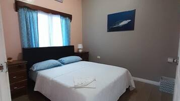 2 habitaciones, tabla de planchar con plancha, wifi y ropa de cama