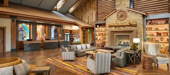 Elegant and spacious one-bedroom villa full kitchen, large hot tubs, and more.