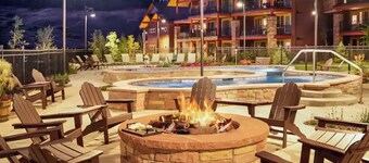 Elegant and spacious one-bedroom villa full kitchen, large hot tubs, and more.