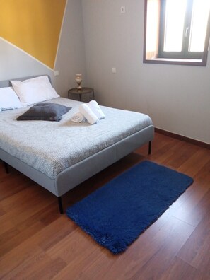 4 bedrooms, desk, free WiFi, bed sheets