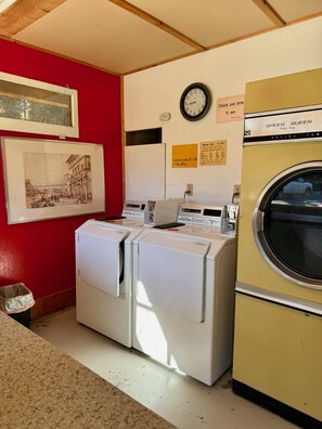 Interior - Quaint Riverside Cabin # 1 (Crowsnest Pass)