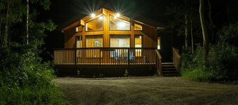 Crowsnest River Chalet - Wolf’s Den
