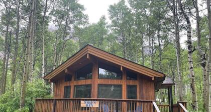 Crowsnest River Chalet - Wolf’s Den