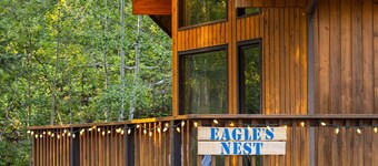 Crowsnest River Chalet - Eagle