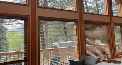 Crowsnest River Chalet - Yeti