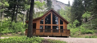 Crowsnest River Chalet - Yeti
