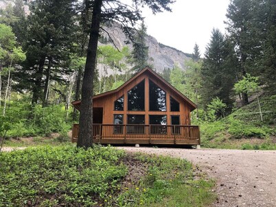 Crowsnest River Chalet - Yeti