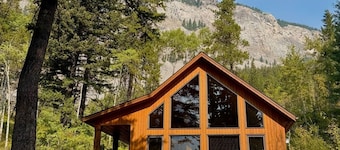 Crowsnest River Chalet - Yeti