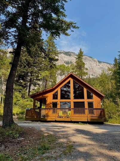 Crowsnest River Chalet - Yeti