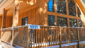 Exterior - Crowsnest River Chalet - Yeti (Crowsnest Pass)