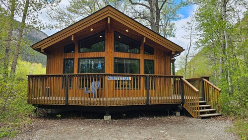 Crowsnest River Chalet - Deer