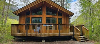 Crowsnest River Chalet - Deer