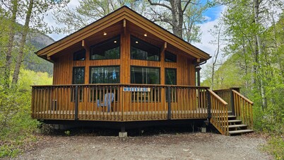 Crowsnest River Chalet - Deer