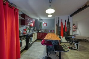 Fridge, microwave, oven, stovetop - Studio New York (Alignan-du-Vent)