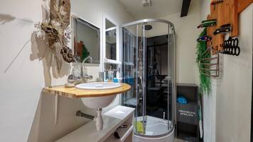 Shower, hair dryer, toilet paper