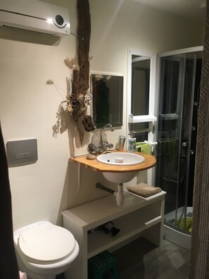 تجهيزات دش، مجففات شعر، ورق حمّام