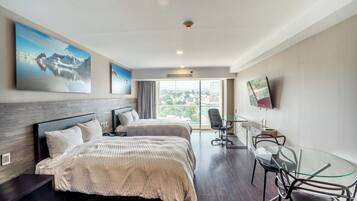 Luxury Apartment, 2 Double Beds, Executive Level | 1 bedroom, desk, laptop workspace, blackout drapes