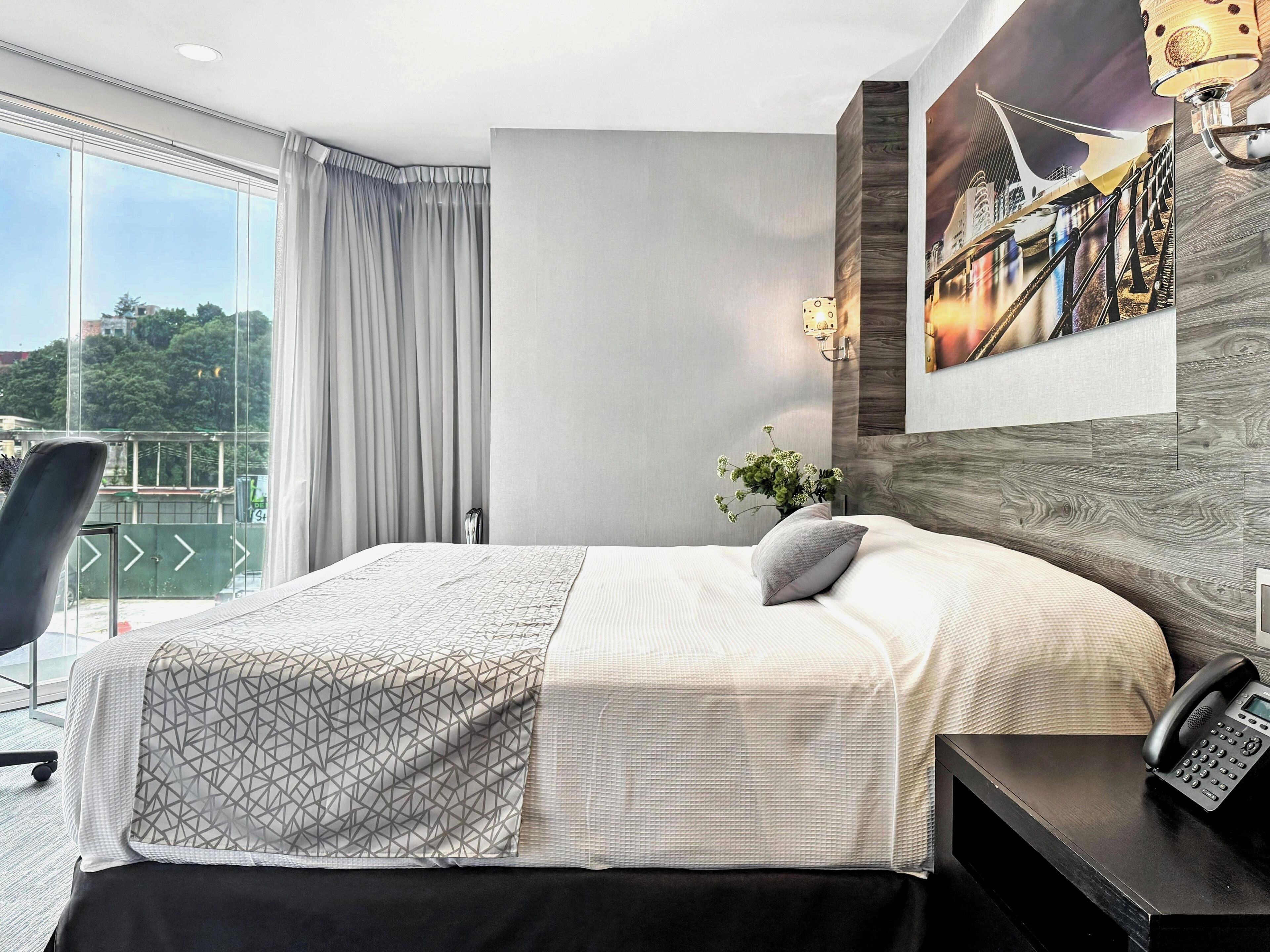 Apartment, 1 King Bed, Executive Level | 1 bedroom, desk, laptop workspace, blackout drapes