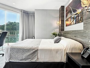 Apartamento, 1 cama de matrimonio grande, planta ejecutiva | 1 dormitorio, escritorio, espacio para trabajar con un portátil