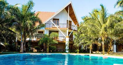 2-bedroom apartment in Diani, 2 minutes drive/ 5 minutes walk to the beach.