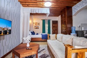 Smart TV - The Nomad Nook: Studio Apartment Diani Beach (Ukunda)