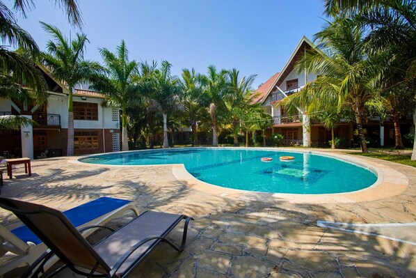 Pool - The Nomad Nook: Studio Apartment Diani Beach (Ukunda)