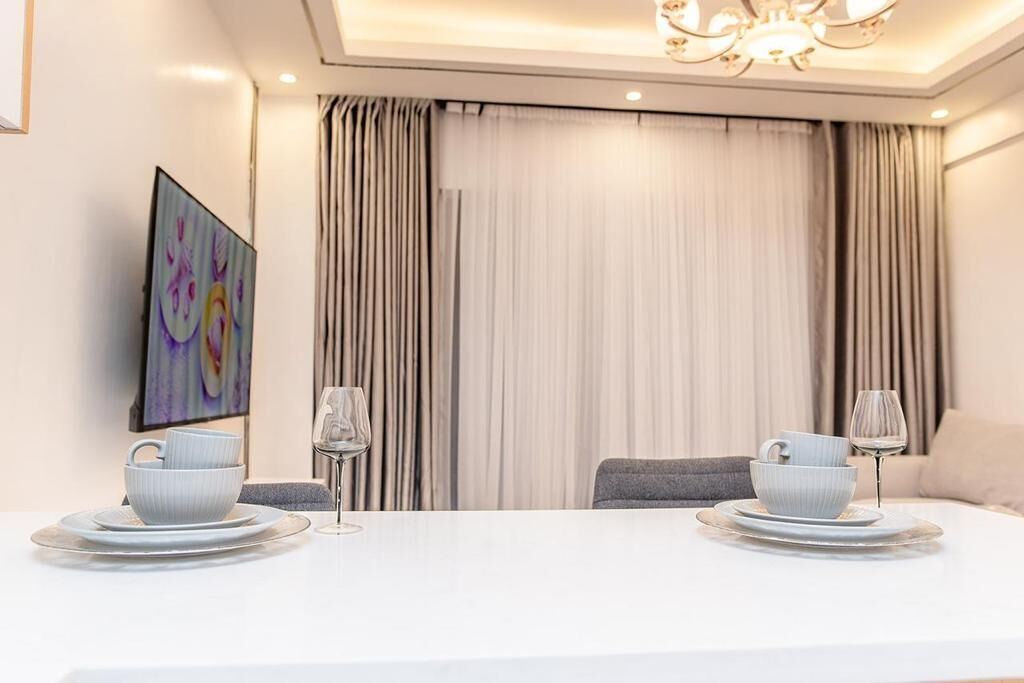 Apartamento luxo | Área de estar | Smart TV 24 polegadas com canais digitais