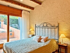 4 chambres, fer et planche à repasser, Wi-Fi, draps fournis