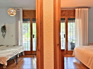 4 bedrooms, iron/ironing board, WiFi, bed sheets - For 8 people - Tamariu, comfortable House mit pool at 5 minutes from the beach (CT)