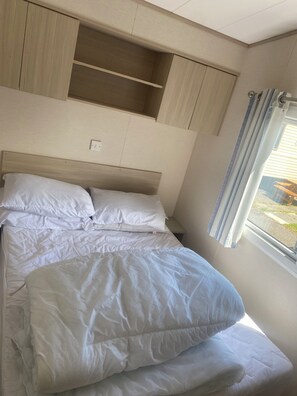 Cabin | 2 bedrooms - Coastal Cabin Retreat in Rhyl (Rhyl)