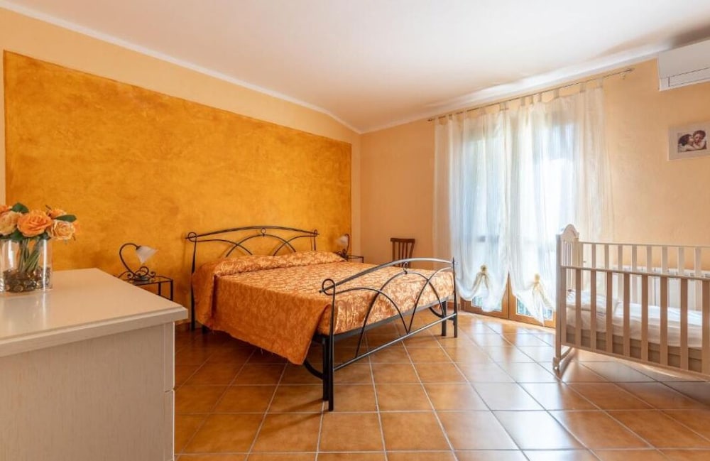 Superb "Tuscan" Style Cottage Dominates A Magical Landscape, Welcomes Families. - Tuscany
