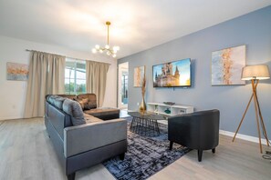 House | 5 bedrooms - 5 Suites - Game Room Theater Room Private Pool (Kissimmee)