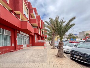 Property grounds - Sardina Balcony Flat - 2 min walk to beach (Gáldar)