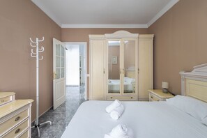 2 slaapkamers, een strijkplank/strijkijzer, gratis wifi, beddengoed