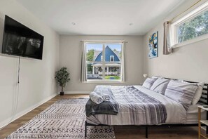 3 makuuhuonetta, työpöytä, silitysrauta/-lauta, Wi-Fi