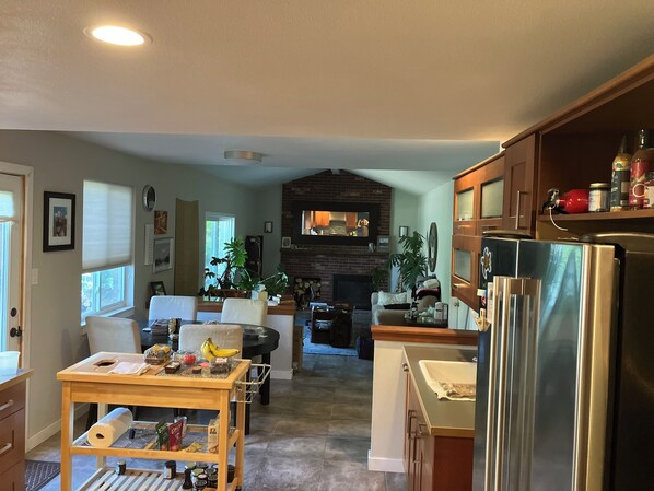 Dining - Charming 3-bedroom house with AC and WiFi in Centennial (Centennial)