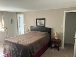 3 bedrooms, iron/ironing board, WiFi, bed sheets - Charming 3-bedroom house with AC and WiFi in Centennial (Centennial)