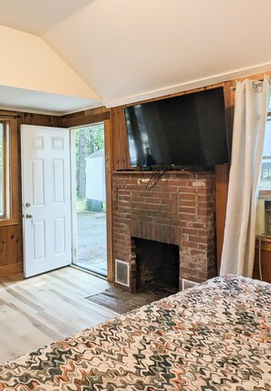 1 bedroom, Internet - Our Lovely Studio Cabin in Bar Harbor_Cabin 2 (Bar Harbor)