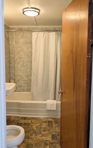 Douche, serviettes fournies