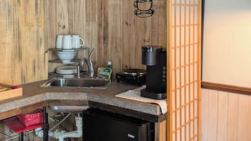 Fridge, microwave, stovetop, coffee/tea maker