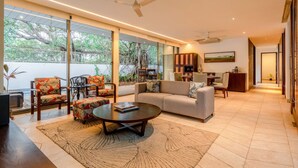 Ảnh chưa phân loại, 2 trong số 33 ảnh, nút