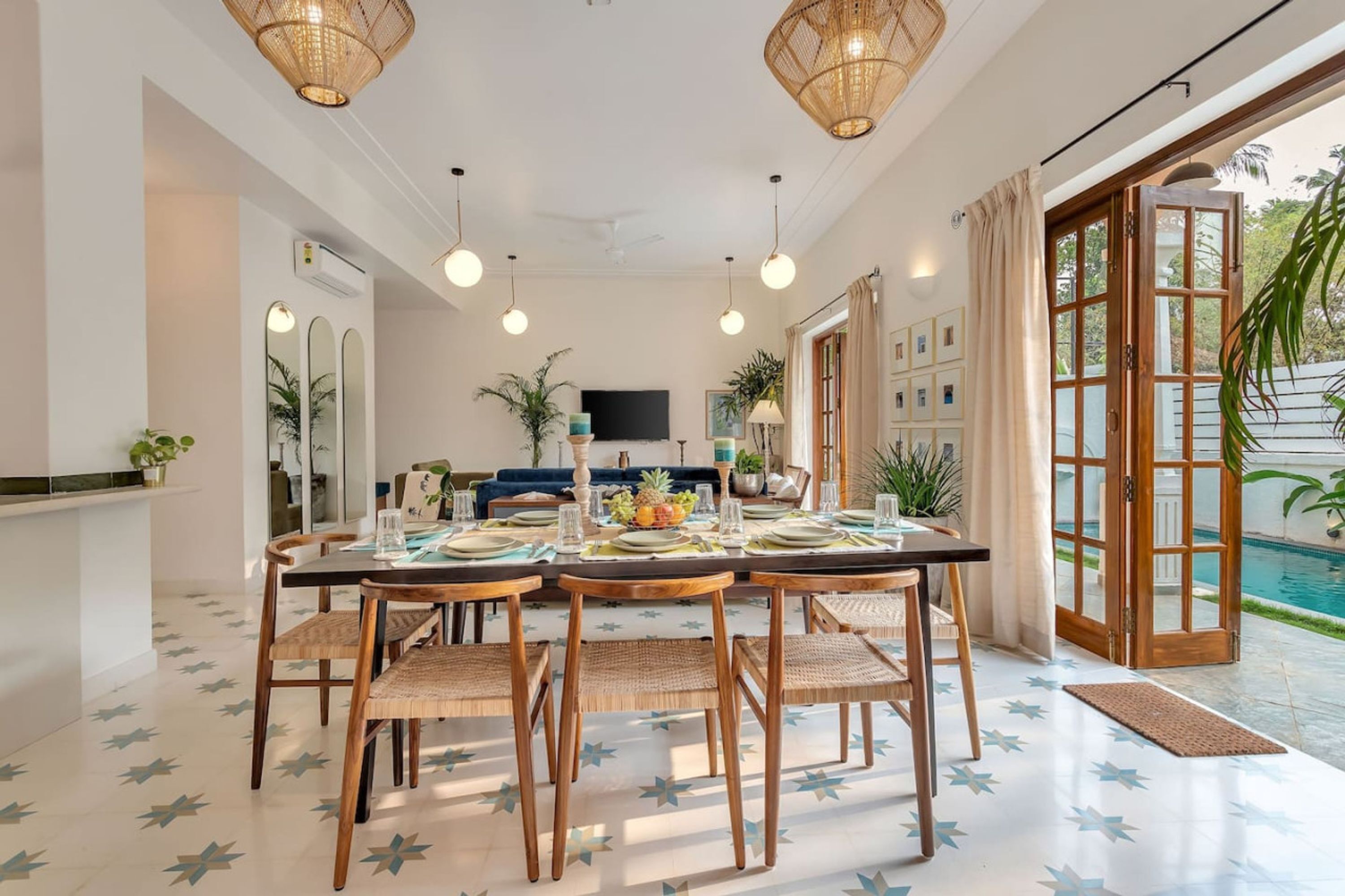 House | 4 bedrooms, desk
